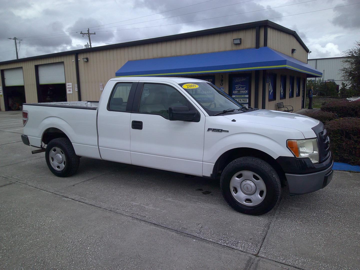 2009 WHITE FORD F-150 STX; XL; XLT; (1FTRX12W99K) , located at 390 Hansen Avenue, Orange Park, FL, 32065, (904) 276-7933, 30.130497, -81.787529 - Photo#2